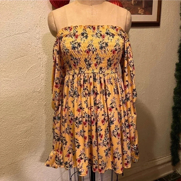 Velvet Torch Los Angeles Smocked Yellow Floral Mini Dress Size M - Picture 3 of 11